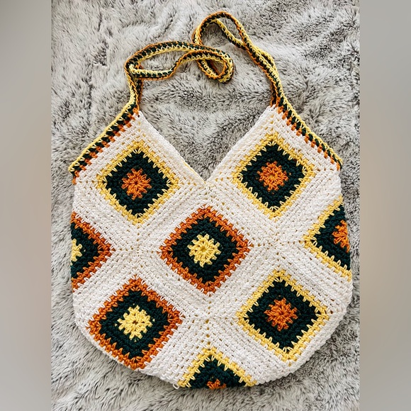 Handmade crochet patterned handbag - Picture 3 of 9